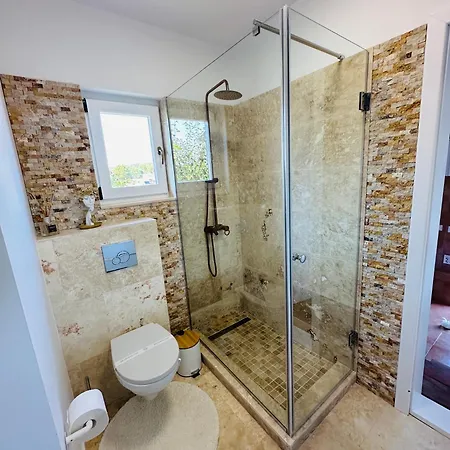 Mountain View House * בראשוב